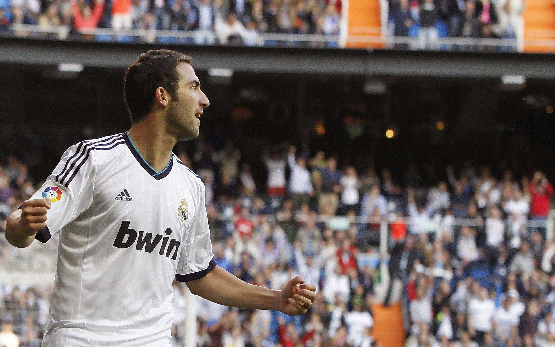 拉菲尼亚淡然回应金球奖话题，不知情也无所谓引发足坛深度反思